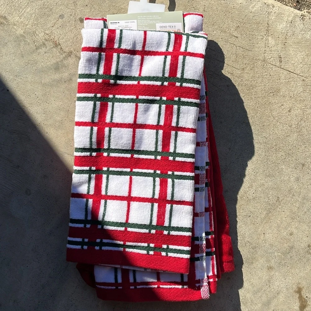 St Nicholas square set of two “c” bath hand towels
